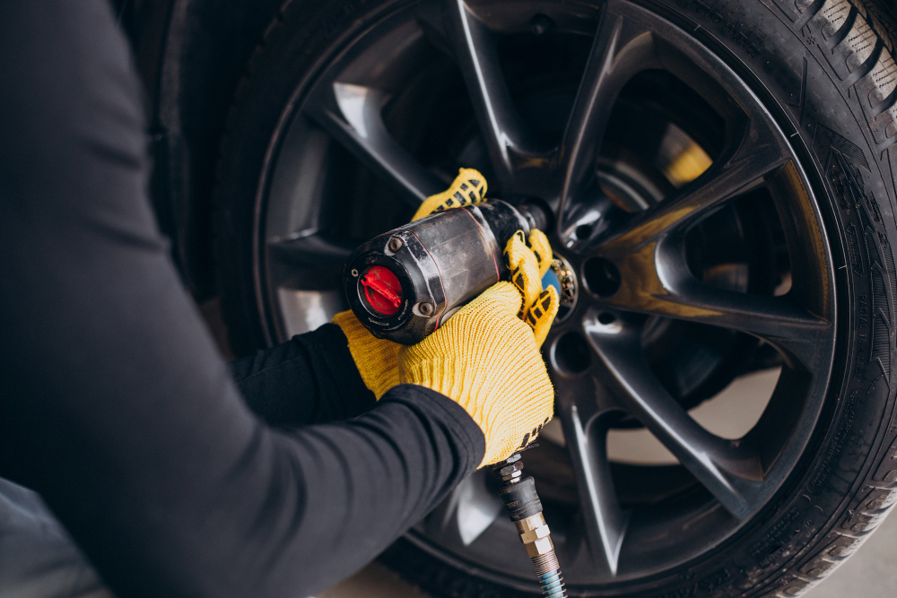 Pneu run flat: vantagens e desvantagens para motoristas no Brasil 5 rodas carro