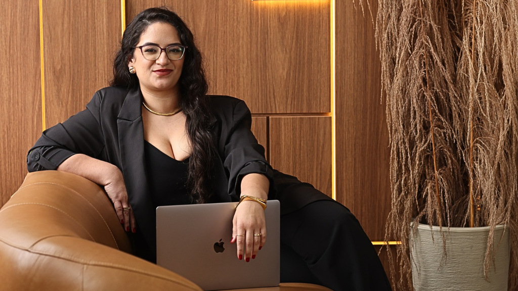 Kauany Freitas, fundadora da KF Digital, agência de marketing médico em Curitiba